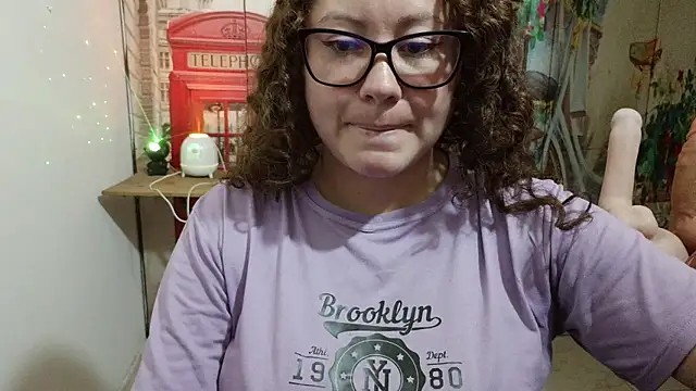 curly_greeneyed's cam snapshot