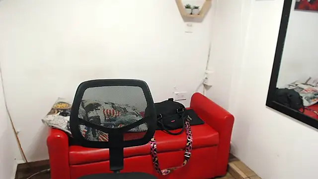 DIVAX_MONSERRAT's cam snapshot