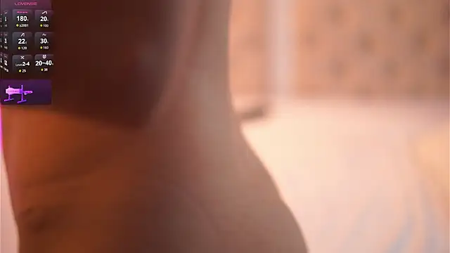 caroline_adams_'s cam snapshot