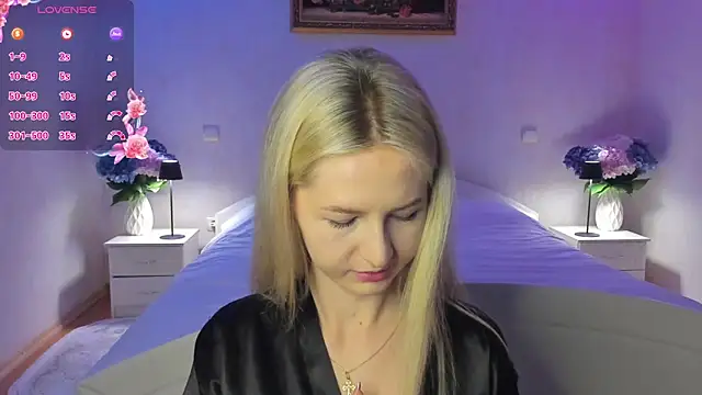 Julie_Blaze's cam snapshot