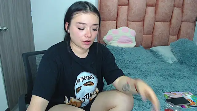 nahia__2's cam snapshot