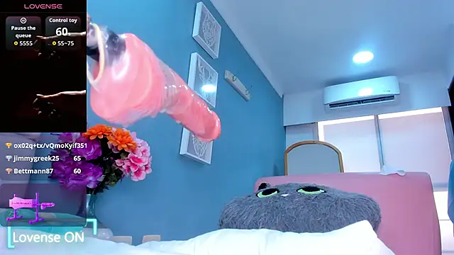 Luna_Raay's cam snapshot