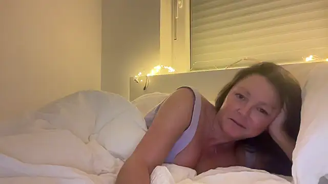 AnnaSophiaX live sex cam