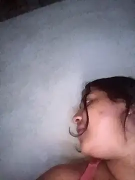 Giselabrunette25 live sex cam