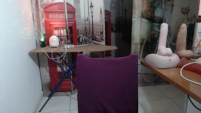 curly_greeneyed's cam snapshot