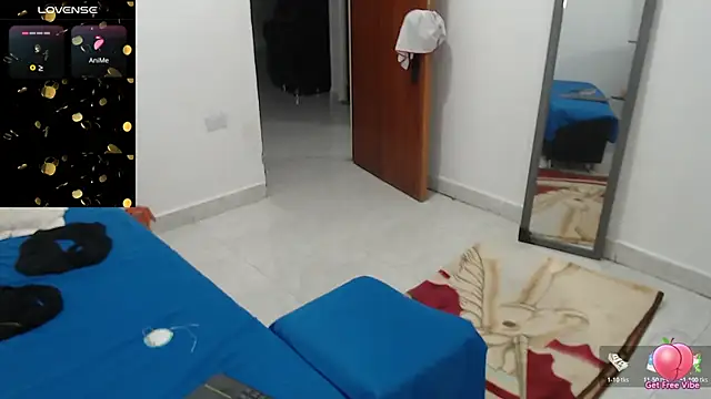 Laura_fox1's cam snapshot