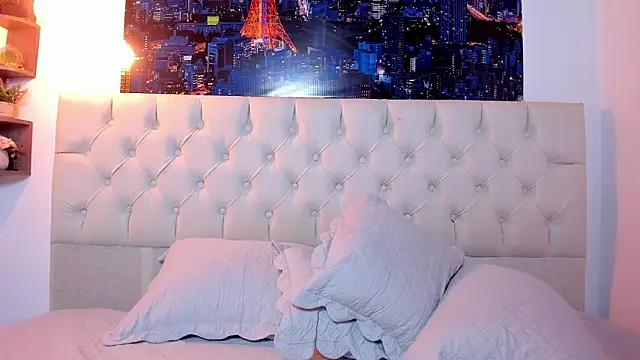 iris_blair1's cam snapshot