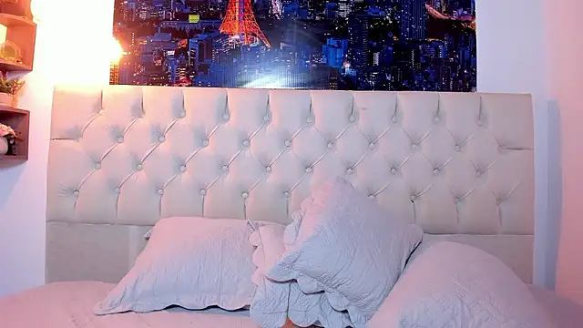 iris_blair1's cam snapshot