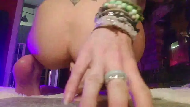 FreyaFucksFans's cam snapshot