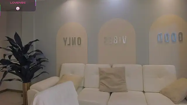 AliceHarper_'s cam snapshot