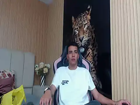 MaximoGrayy's cam snapshot