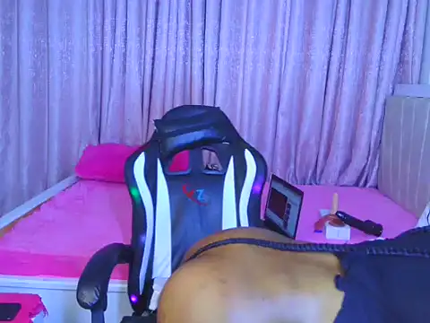 Pretty-shally's cam snapshot