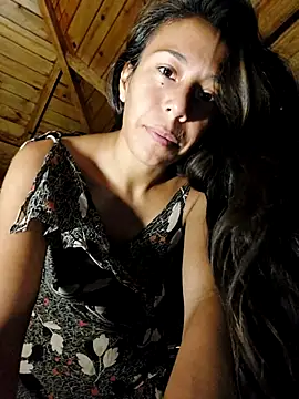 LucyNatural live sex cam