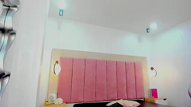 Emilia_Bons's cam snapshot