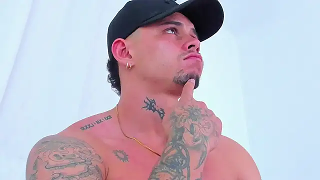 NoahhBrown live sex cam