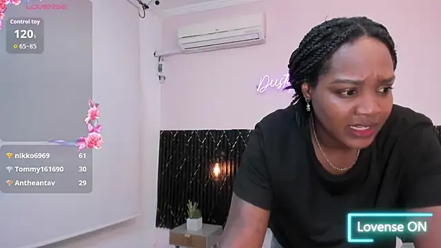 chanel_brunette's cam snapshot