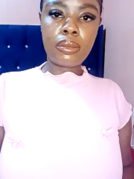 Luciouslips00's cam snapshot