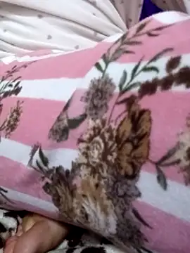 Bombamom's cam snapshot