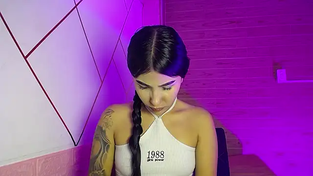 isabella_rossee's cam snapshot