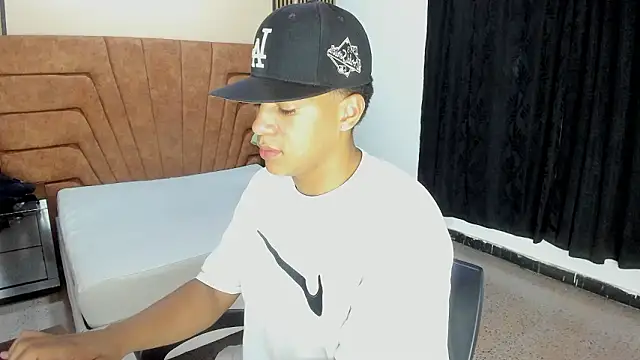 MATHY_ROBERT live sex cam