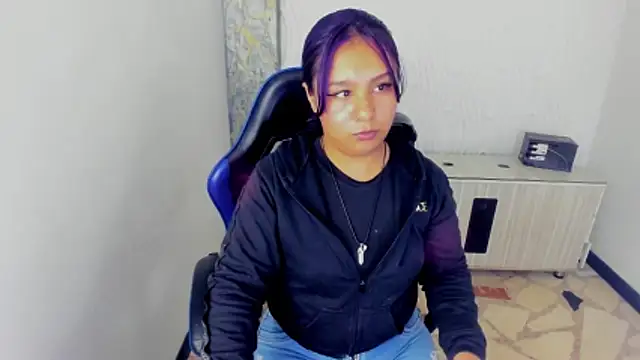 Charis_21 live sex cam