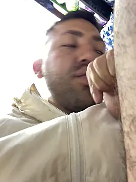 JuanZapata33 live sex cam