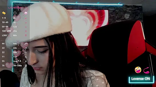 Charlotte_greys's cam snapshot