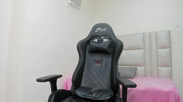 emily__mcqueen's cam snapshot