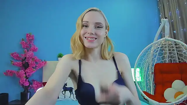 Gina_Gina_love's cam snapshot