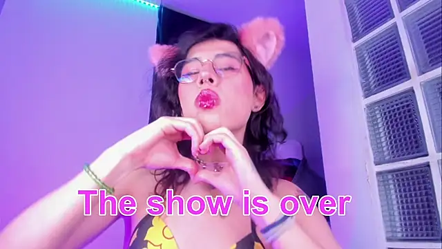 Sweet-SharoKitty live sex cam