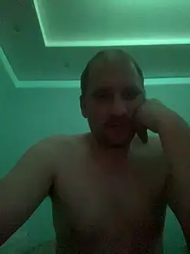 Krzysiekg123 live sex cam