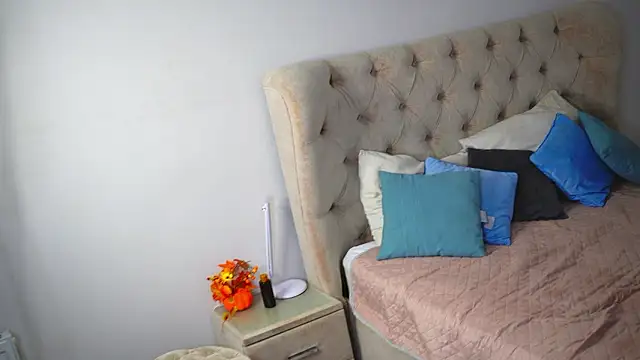 TaneshaRafail live sex cam