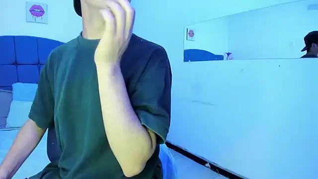 Aaron_Foxxx live sex cam