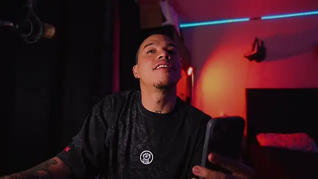 AlphaMasterXxx's cam snapshot