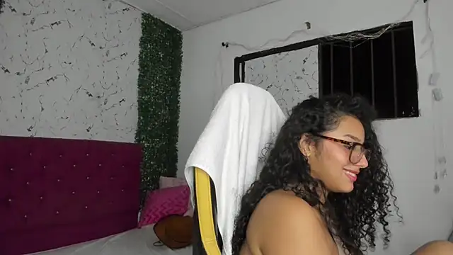 emily_stars1's cam snapshot