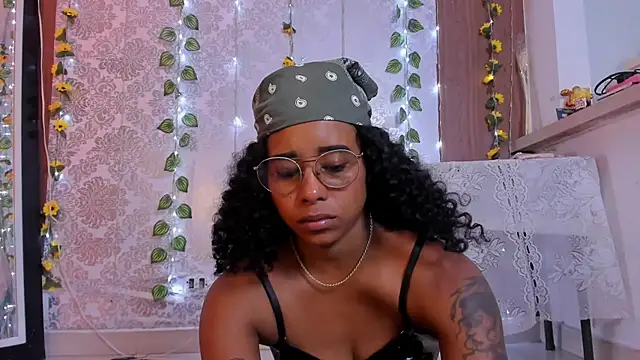 kelly_thomson's cam snapshot