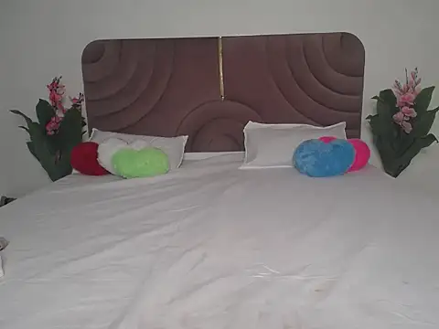 Husan-e-Jasmine's cam snapshot