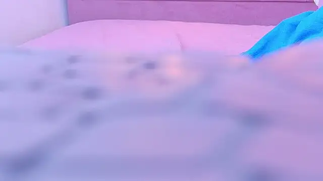 cutepetitee's cam snapshot