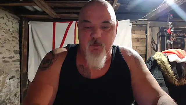 Newfiesausage1972's cam snapshot