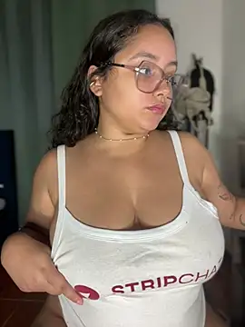 CurlyGirl_1's cam snapshot