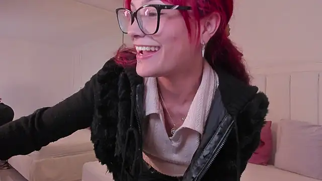 mae_lyra's cam snapshot