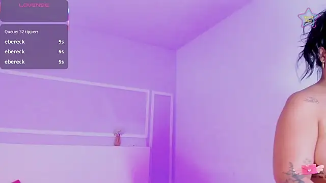 TianaGlow26's cam snapshot