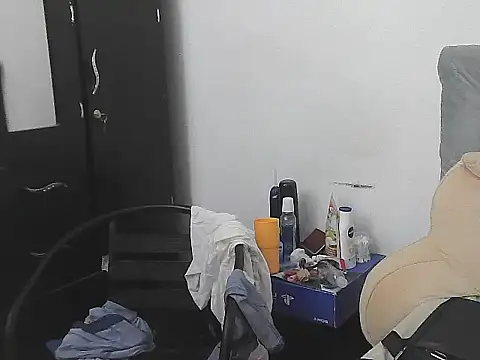 AlphaLatinoBear live sex cam