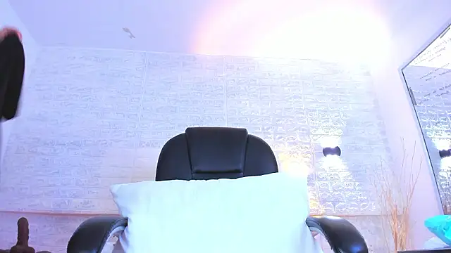 millie_brown21's cam snapshot