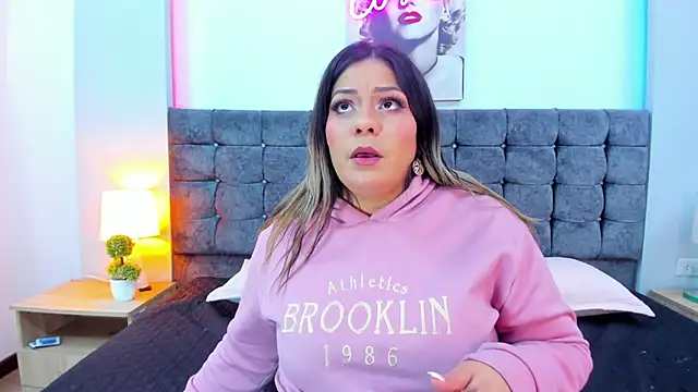 isabella_horney_'s cam snapshot