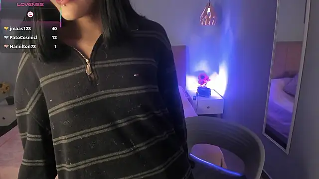 ela_petit's cam snapshot