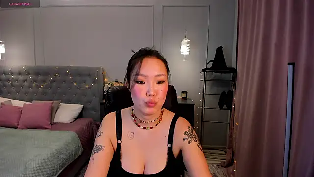 ElinaMotion live sex cam