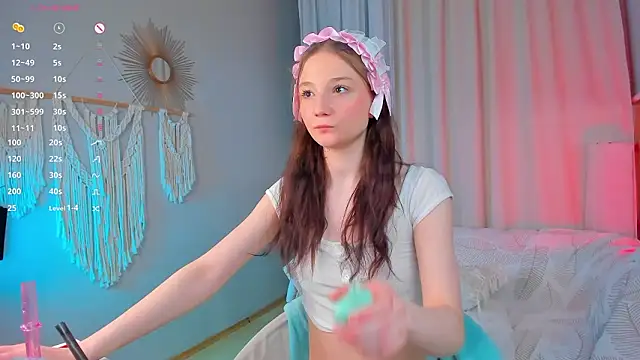 MilliMouse live sex cam