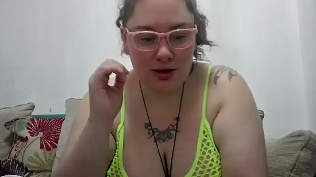 Bustycurves's cam snapshot