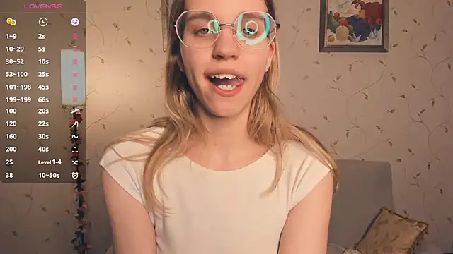 JoanBaggott's cam snapshot